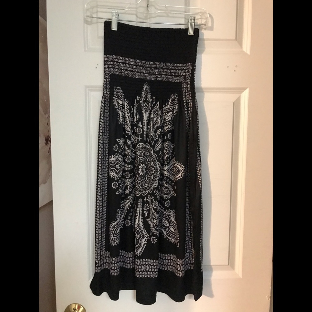 NWOT- Black and White strapless beach dress